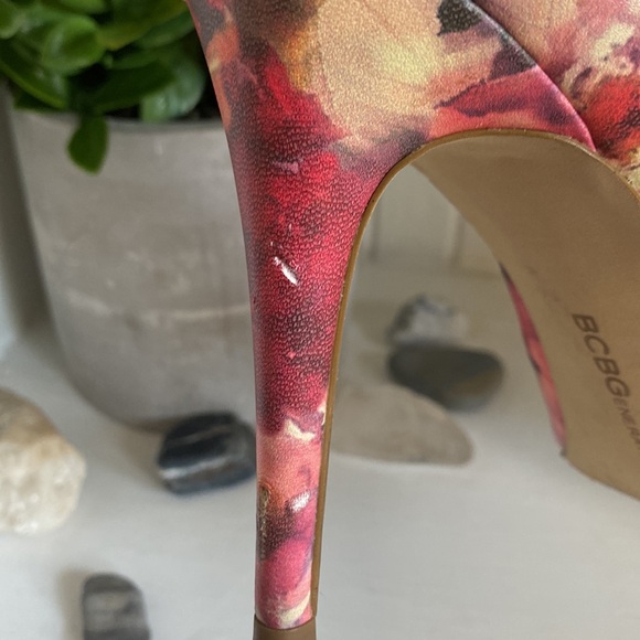 BCBGeneration 4” Stiletto - 9.5 - Picture 7 of 8
